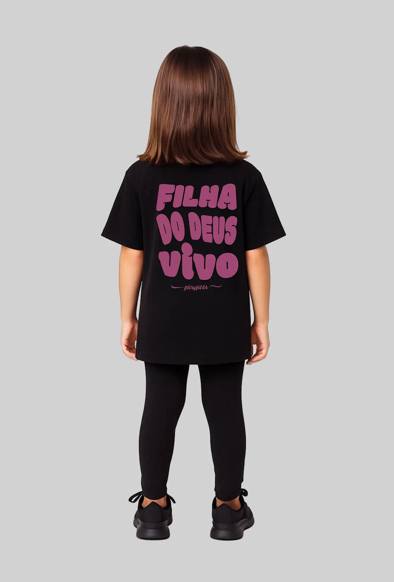 Camiseta infantil Filha do Deus Vivo preta vista pelas costas