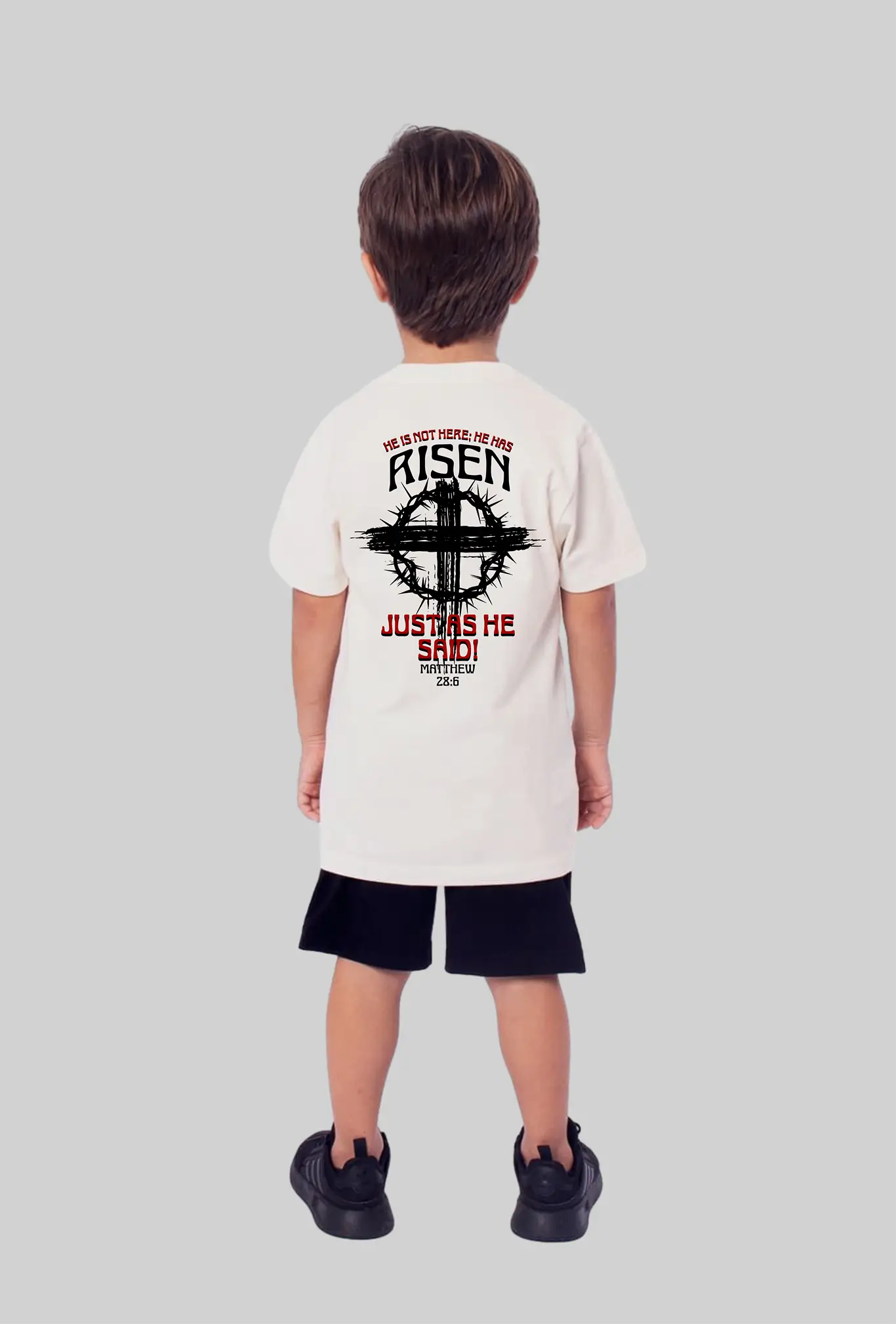 Camiseta infantil Risen branca vista pelas costas