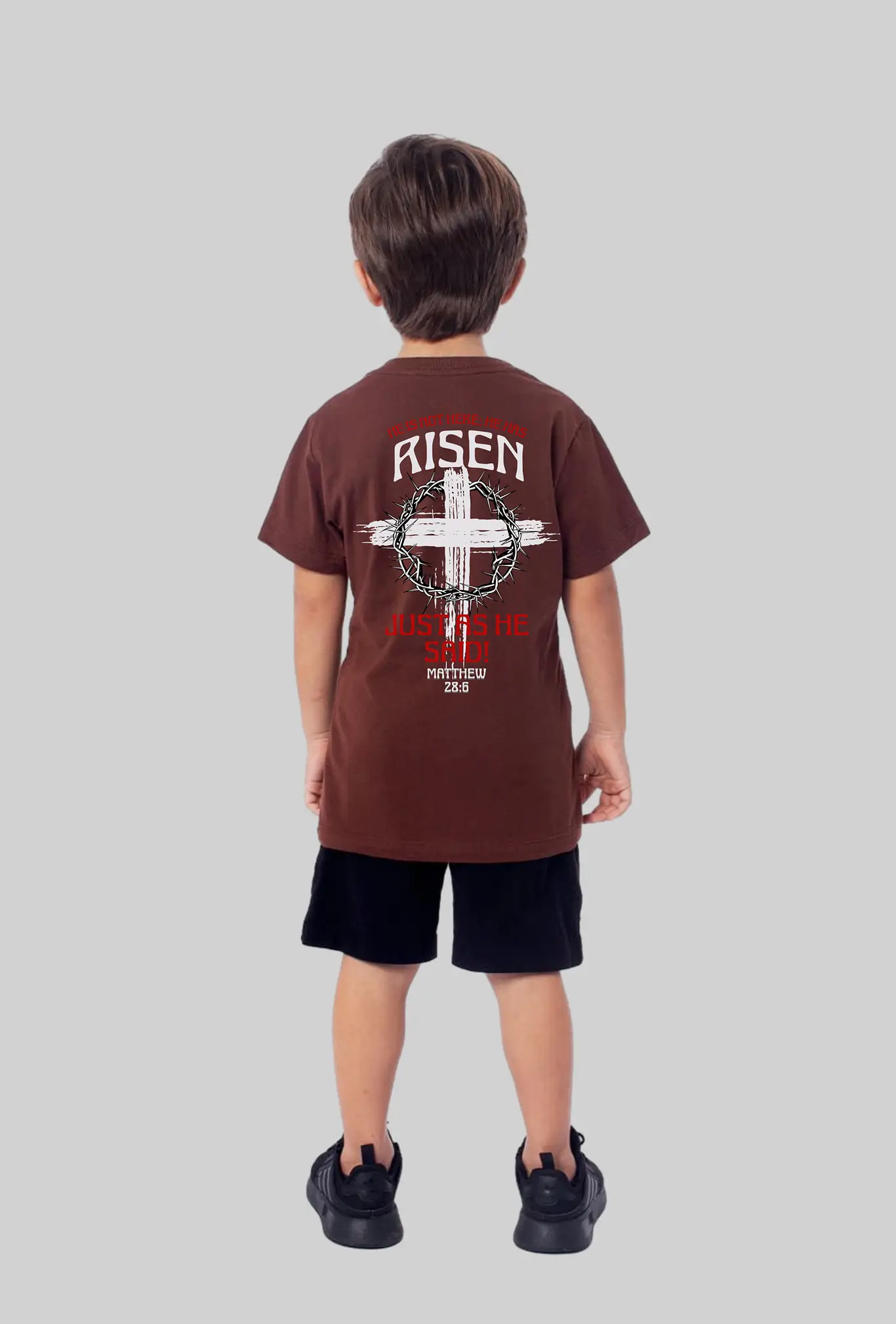 Camiseta infantil Risen marrom vista pelas costas