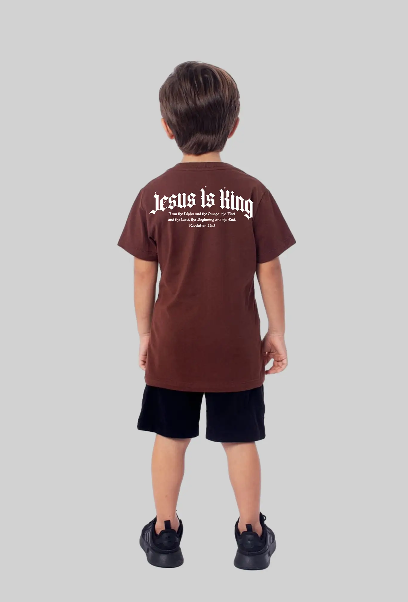 Camiseta infantil Jesus Is King marrom vista pelas costas