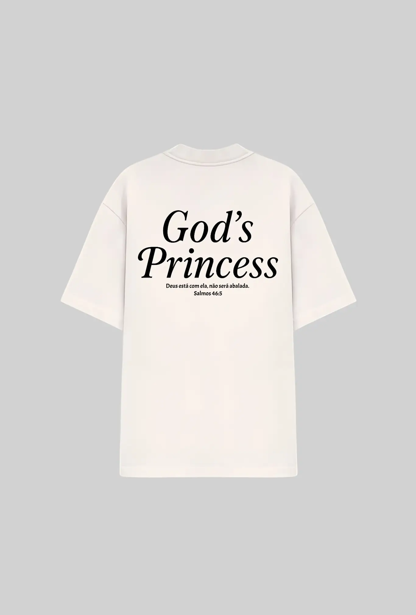 Camiseta oversized God’s Princess GLORYFIT off white vista traseira com fundo cinza