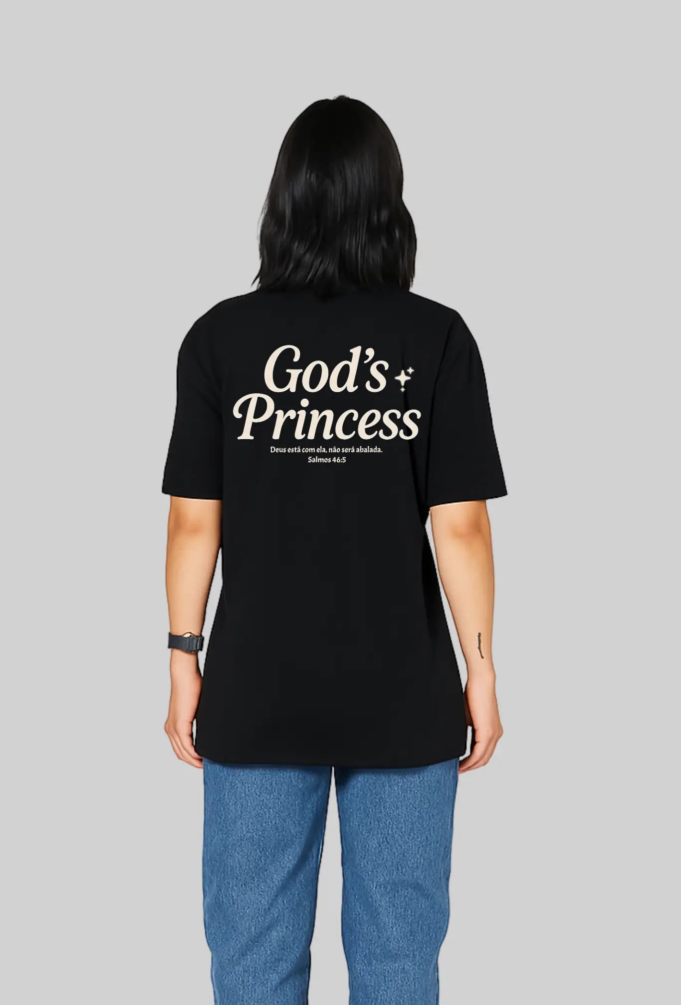 Camiseta oversized God’s Princess GLORYFIT preta vista traseira com modelo