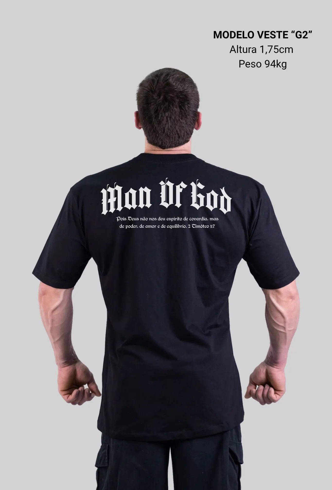 Camiseta oversized Man Of God GLORYFIT preta vista traseira com fundo cinza