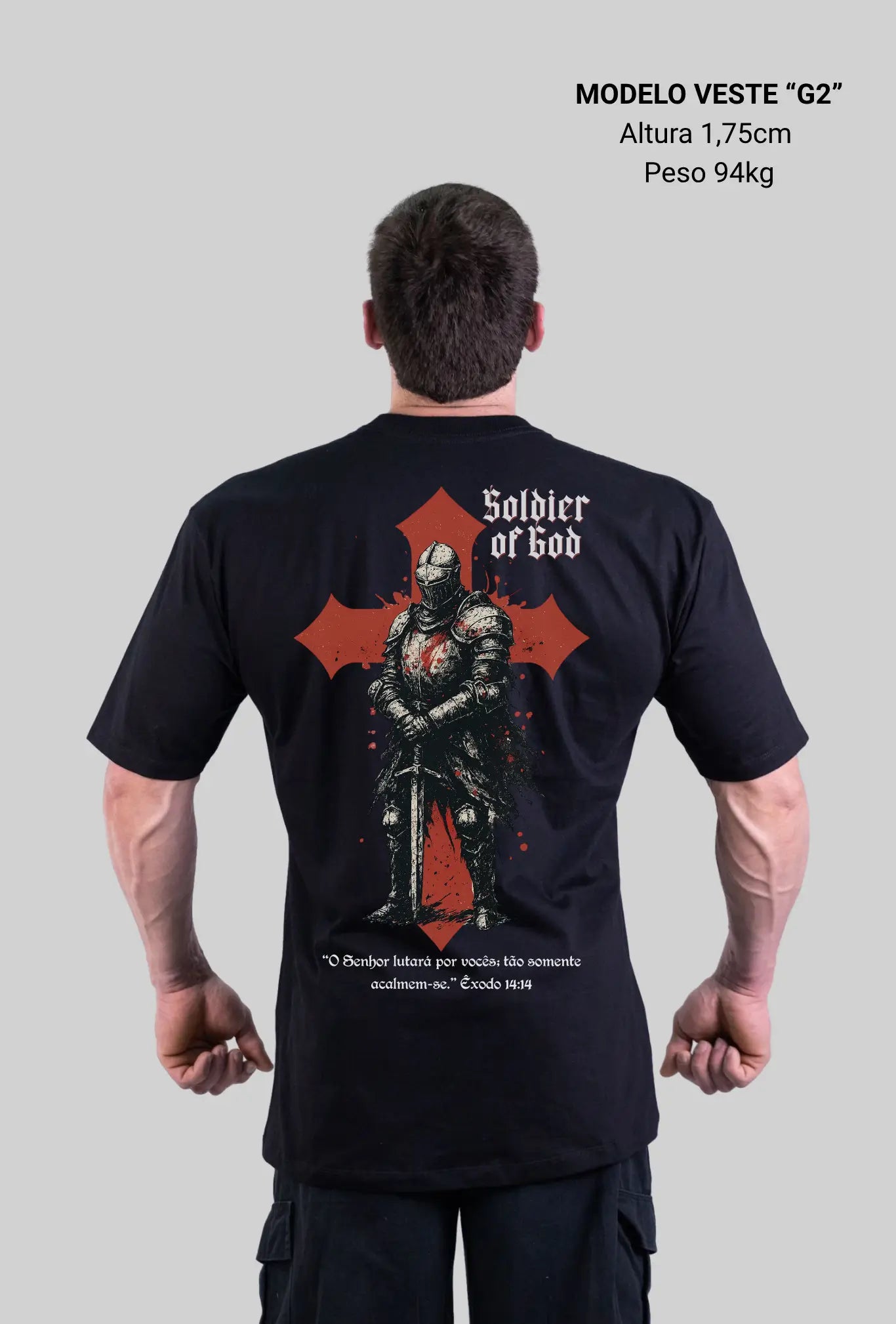 Camiseta oversized Soldier of God GLORYFIT preta vista traseira com fundo cinza