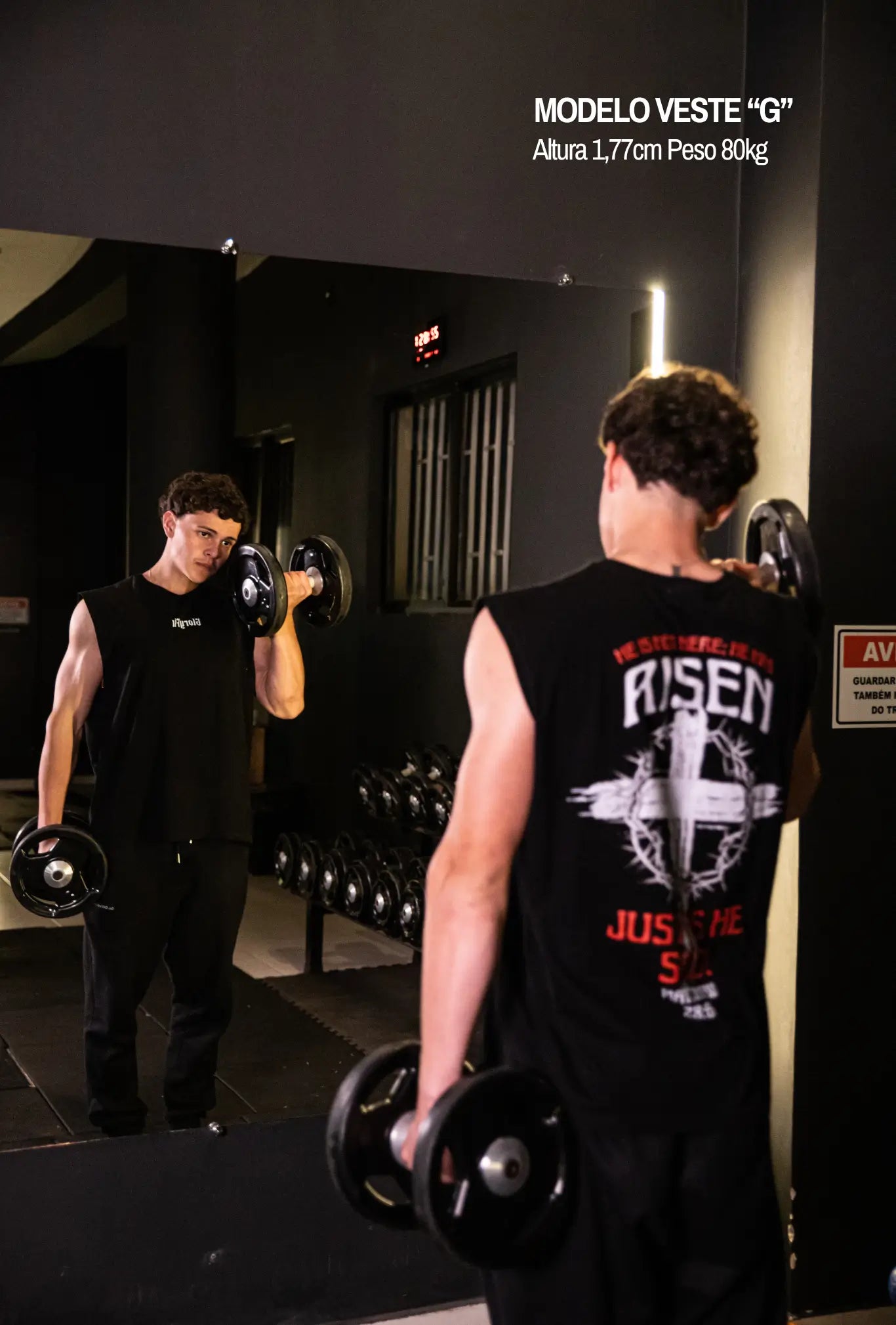 Regata Machão Risen preta GLORYFIT sendo usada na academia vista pelas costas