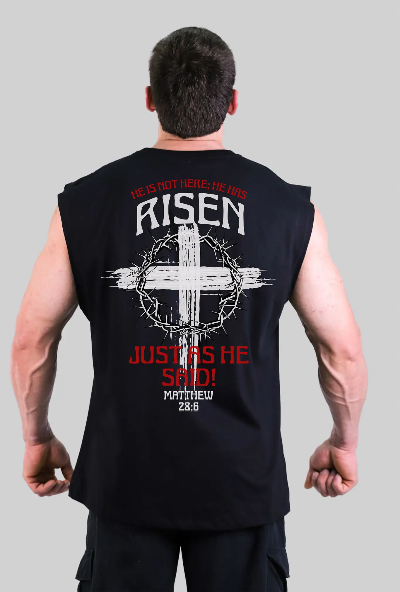 Regata Machão Risen preta GLORYFIT vista pelas costas em estúdio